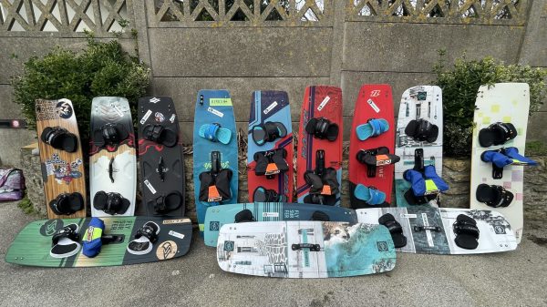 Matériel de l'écolé - planches de kitesurf pour débuter