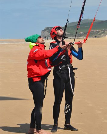 Apprendre à piloter une aile de kitesurf